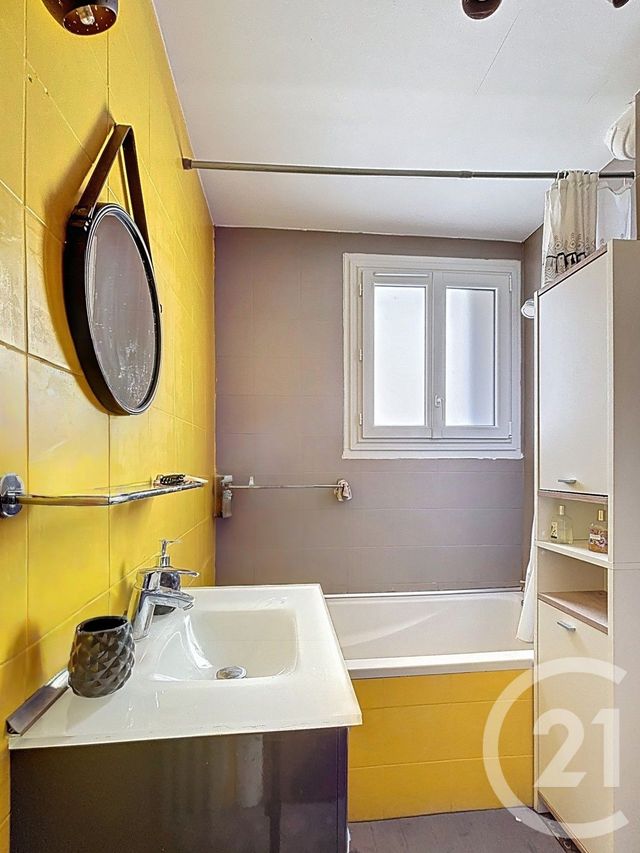 Appartement F4 à vendre - 4 pièces - 56.52 m2 - CLERMONT FERRAND - 63 - AUVERGNE - Century 21 Stéphane Roume Immobilier