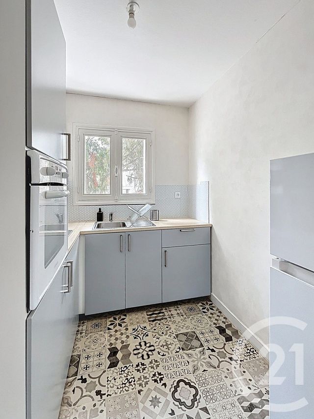 Appartement F3 à louer - 3 pièces - 52.52 m2 - CHAMALIERES - 63 - AUVERGNE - Century 21 Stéphane Roume Immobilier