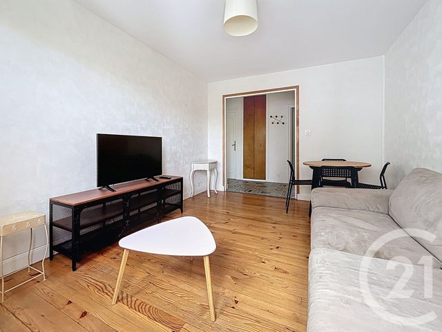 Appartement F3 à louer - 3 pièces - 52.52 m2 - CHAMALIERES - 63 - AUVERGNE - Century 21 Stéphane Roume Immobilier