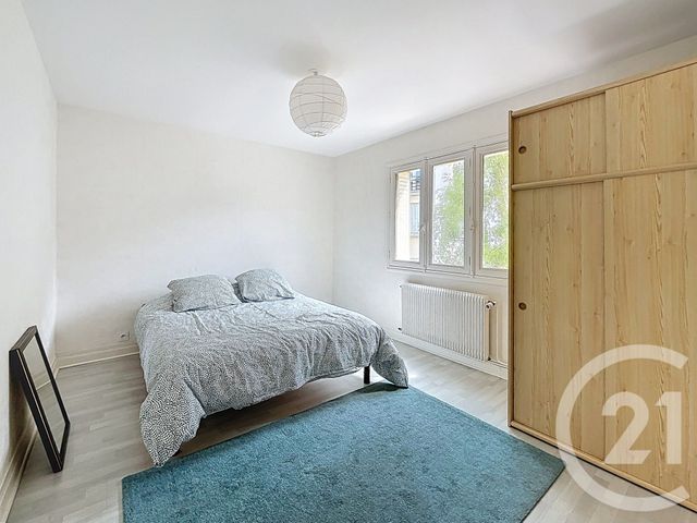 Appartement F3 à louer - 3 pièces - 52.52 m2 - CHAMALIERES - 63 - AUVERGNE - Century 21 Stéphane Roume Immobilier