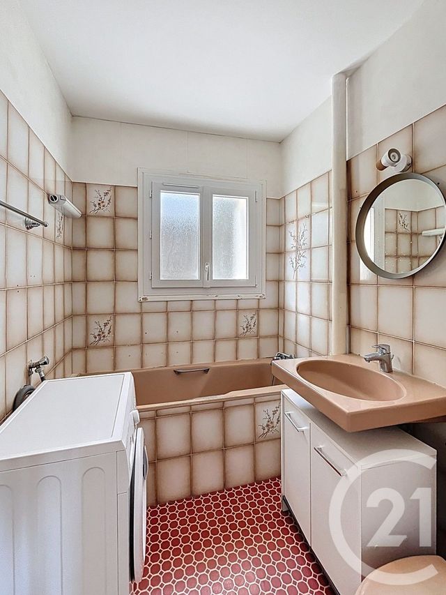 Appartement F3 à louer - 3 pièces - 52.52 m2 - CHAMALIERES - 63 - AUVERGNE - Century 21 Stéphane Roume Immobilier