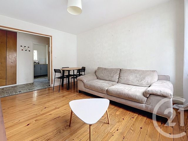 Appartement F3 à louer - 3 pièces - 52.52 m2 - CHAMALIERES - 63 - AUVERGNE - Century 21 Stéphane Roume Immobilier