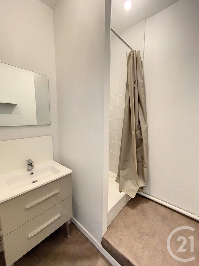 Appartement Studio à louer - 1 pièce - 24.8 m2 - CHAMALIERES - 63 - AUVERGNE - Century 21 Stéphane Roume Immobilier