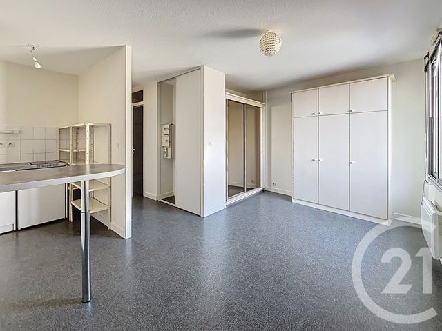 Appartement Studio à louer - 1 pièce - 29.1 m2 - CLERMONT FERRAND - 63 - AUVERGNE - Century 21 Stéphane Roume Immobilier