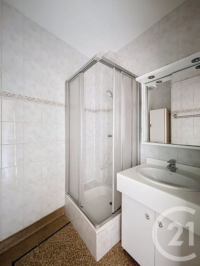 Appartement F3 à vendre - 3 pièces - 57.68 m2 - CLERMONT FERRAND - 63 - AUVERGNE - Century 21 Stéphane Roume Immobilier