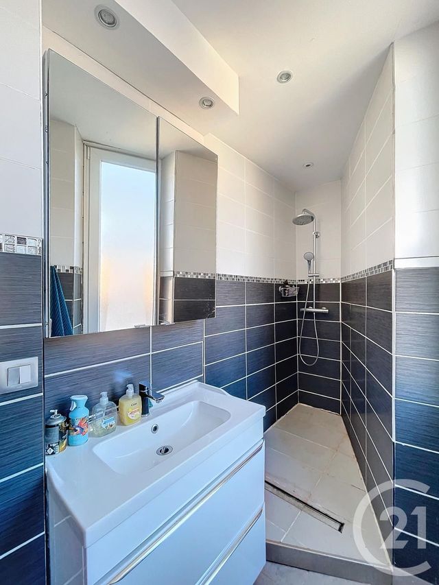 Appartement T3 à vendre - 3 pièces - 62.1 m2 - CHAMALIERES - 63 - AUVERGNE - Century 21 Stéphane Roume Immobilier