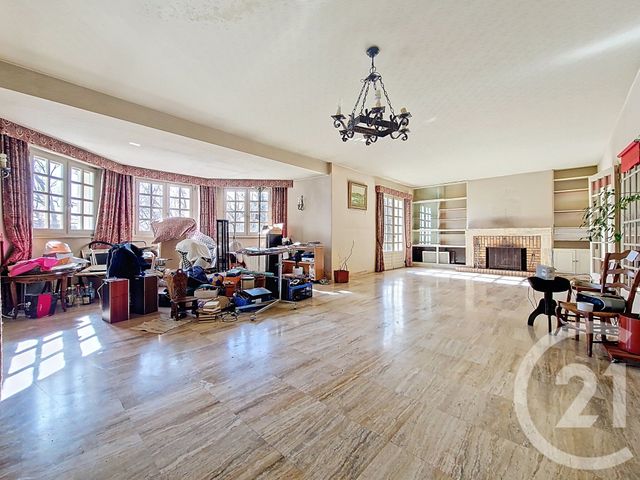 maison à vendre - 8 pièces - 214.0 m2 - CLERMONT FERRAND - 63 - AUVERGNE - Century 21 Stéphane Roume Immobilier