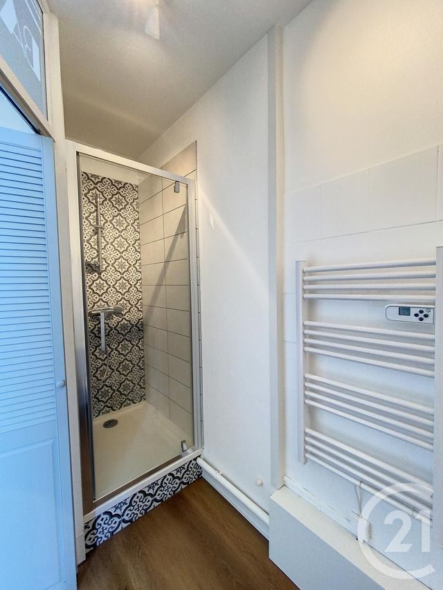 Appartement F1 à louer - 1 pièce - 22.9 m2 - CHAMALIERES - 63 - AUVERGNE - Century 21 Stéphane Roume Immobilier