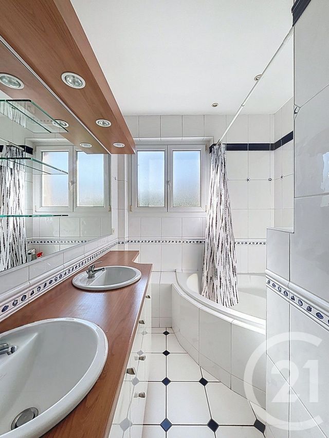 maison à vendre - 6 pièces - 186.0 m2 - CLERMONT FERRAND - 63 - AUVERGNE - Century 21 Stéphane Roume Immobilier