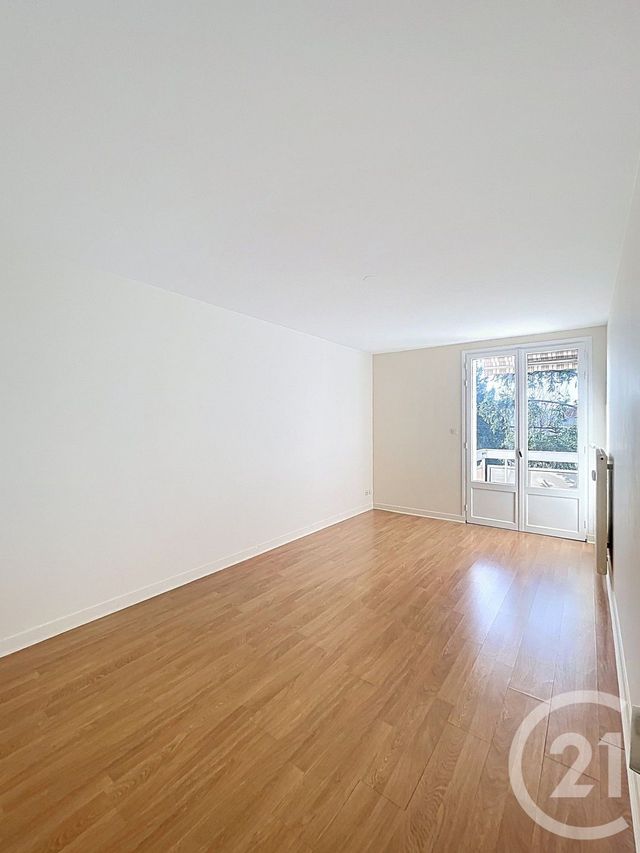 Appartement F3 à vendre - 3 pièces - 56.14 m2 - CLERMONT FERRAND - 63 - AUVERGNE - Century 21 Stéphane Roume Immobilier