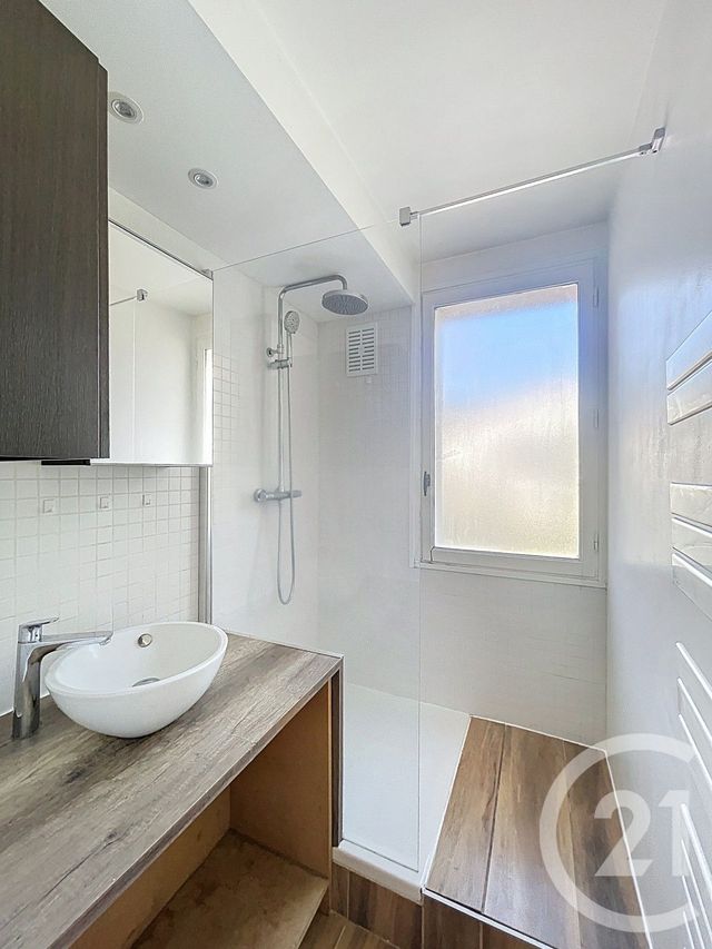 Appartement F3 à vendre - 3 pièces - 56.14 m2 - CLERMONT FERRAND - 63 - AUVERGNE - Century 21 Stéphane Roume Immobilier