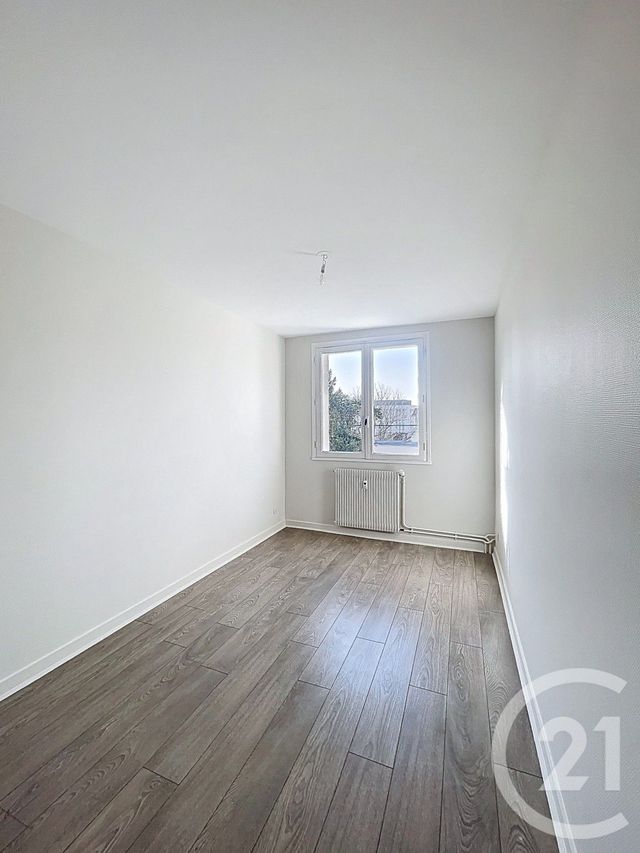 Appartement F3 à vendre - 3 pièces - 56.14 m2 - CLERMONT FERRAND - 63 - AUVERGNE - Century 21 Stéphane Roume Immobilier