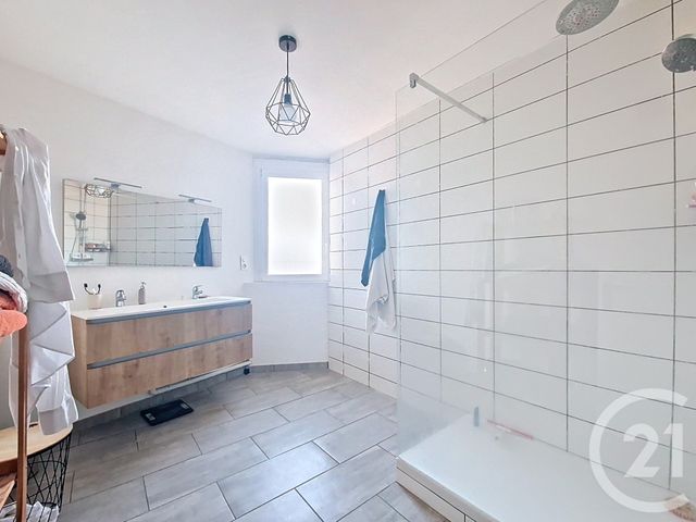 Appartement T3 à vendre - 3 pièces - 65.08 m2 - CHAMALIERES - 63 - AUVERGNE - Century 21 Stéphane Roume Immobilier