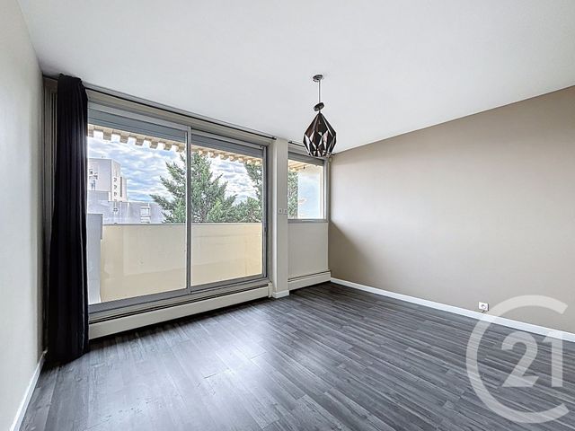 Appartement F2 à vendre - 2 pièces - 70.96 m2 - CLERMONT FERRAND - 63 - AUVERGNE - Century 21 Stéphane Roume Immobilier