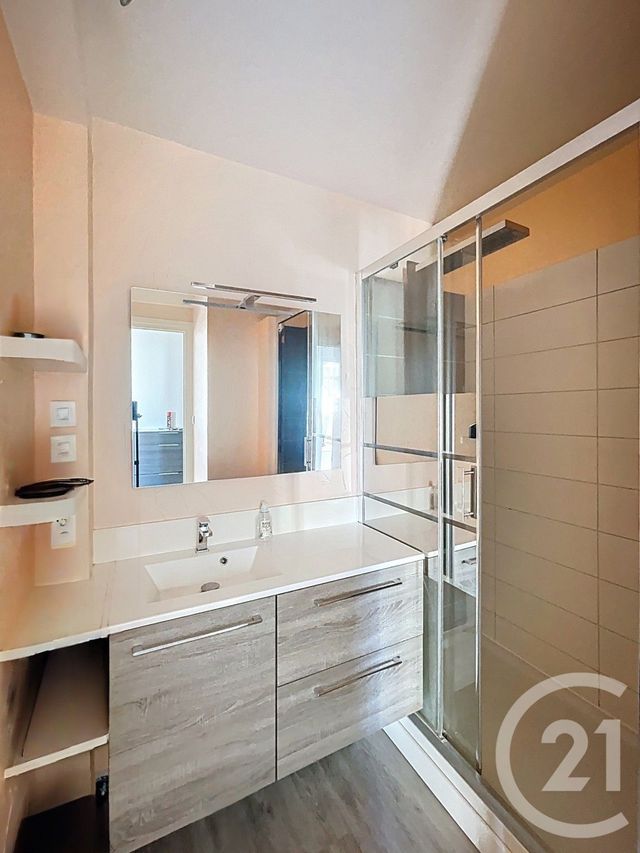 Appartement F3 à vendre - 3 pièces - 67.9 m2 - CLERMONT FERRAND - 63 - AUVERGNE - Century 21 Stéphane Roume Immobilier