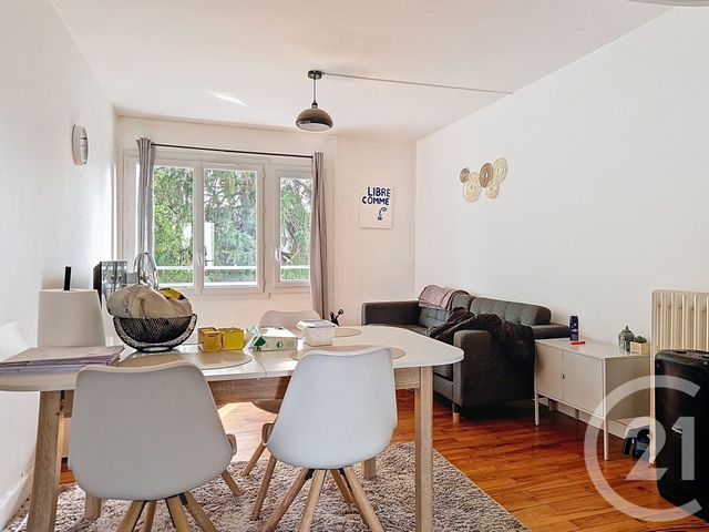 Appartement T3 à vendre - 3 pièces - 49.34 m2 - CLERMONT FERRAND - 63 - AUVERGNE - Century 21 Stéphane Roume Immobilier
