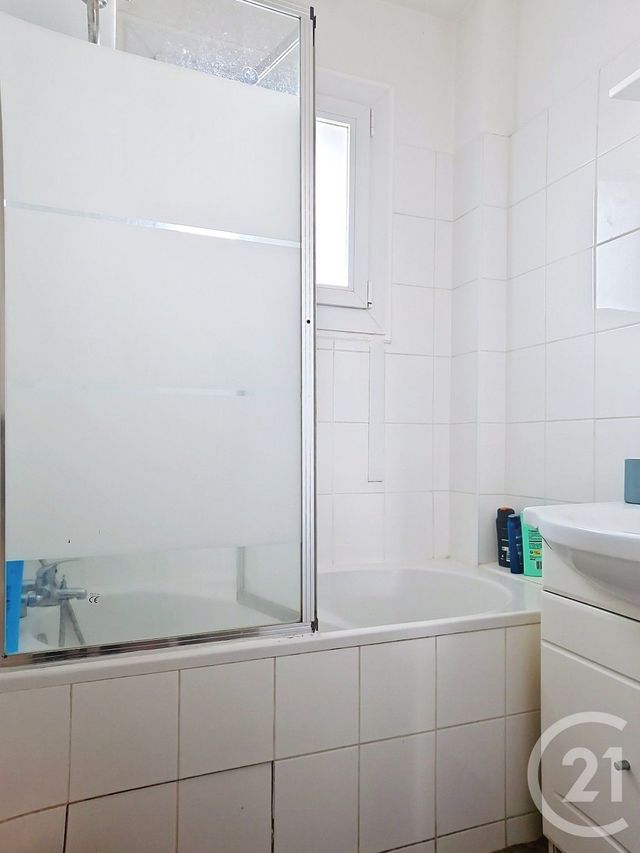 Appartement T3 à vendre - 3 pièces - 49.34 m2 - CLERMONT FERRAND - 63 - AUVERGNE - Century 21 Stéphane Roume Immobilier