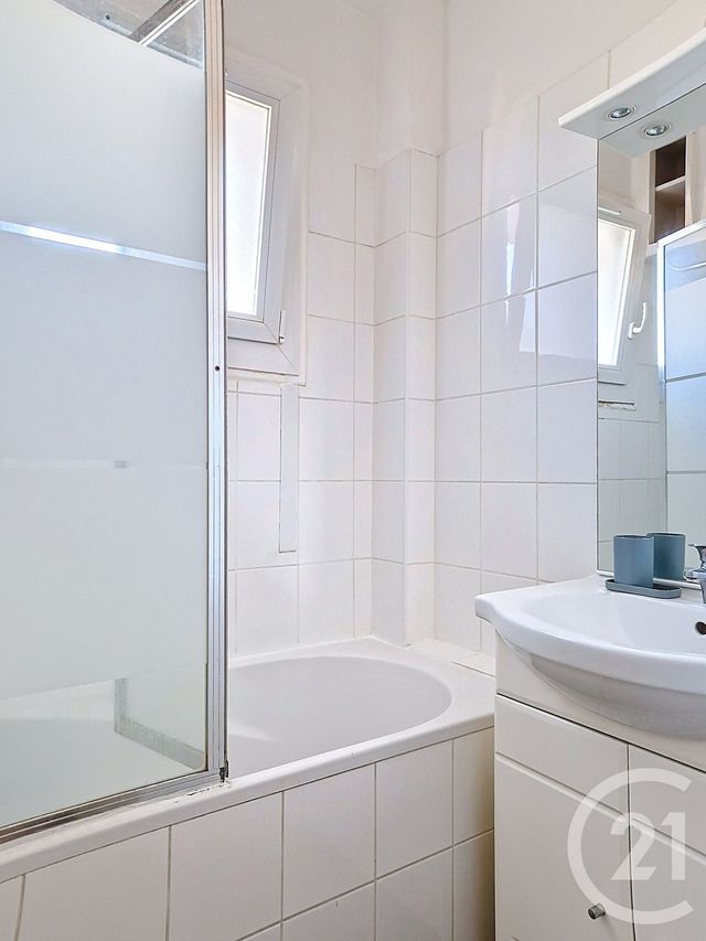 Appartement T3 à vendre - 3 pièces - 49.34 m2 - CLERMONT FERRAND - 63 - AUVERGNE - Century 21 Stéphane Roume Immobilier