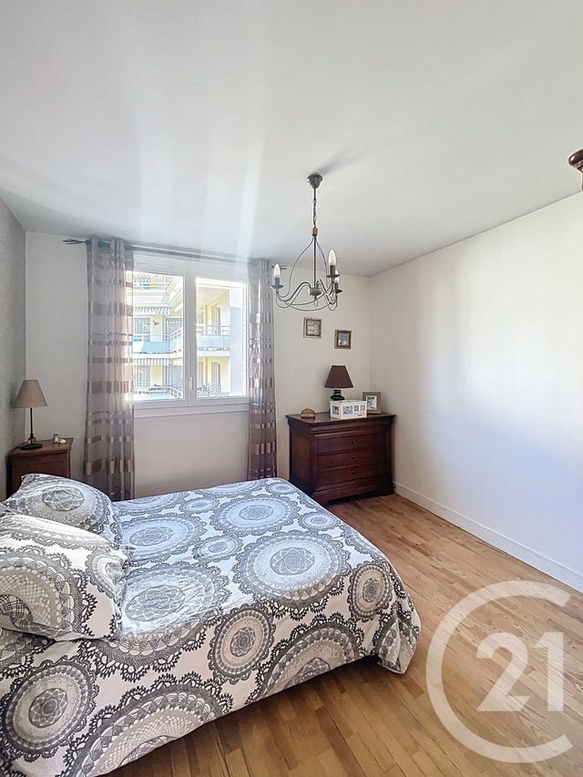 Appartement F4 à vendre - 4 pièces - 78.45 m2 - CHAMALIERES - 63 - AUVERGNE - Century 21 Stéphane Roume Immobilier