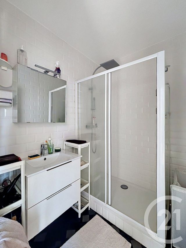 Appartement F3 à vendre - 3 pièces - 56.81 m2 - CLERMONT FERRAND - 63 - AUVERGNE - Century 21 Stéphane Roume Immobilier