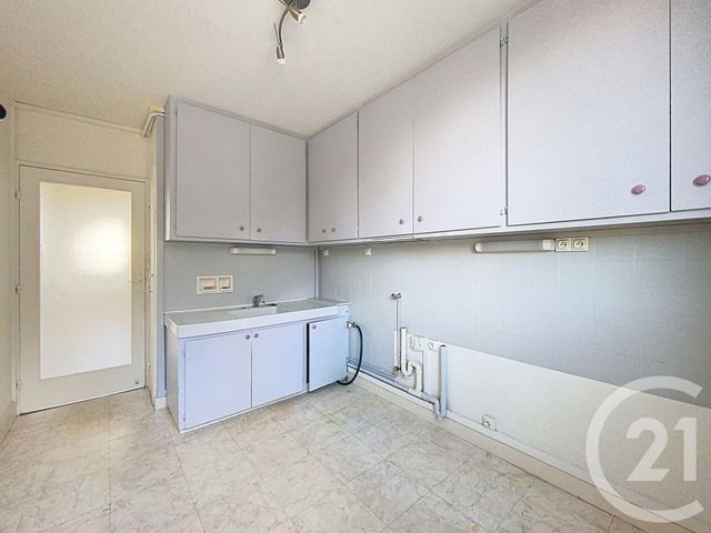 Appartement F3 à louer - 3 pièces - 56.92 m2 - CHAMALIERES - 63 - AUVERGNE - Century 21 Stéphane Roume Immobilier