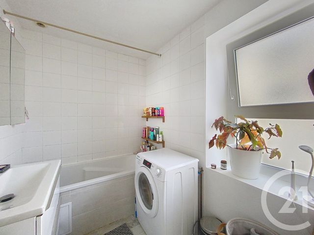 Appartement F3 à louer - 3 pièces - 50.23 m2 - CLERMONT FERRAND - 63 - AUVERGNE - Century 21 Stéphane Roume Immobilier