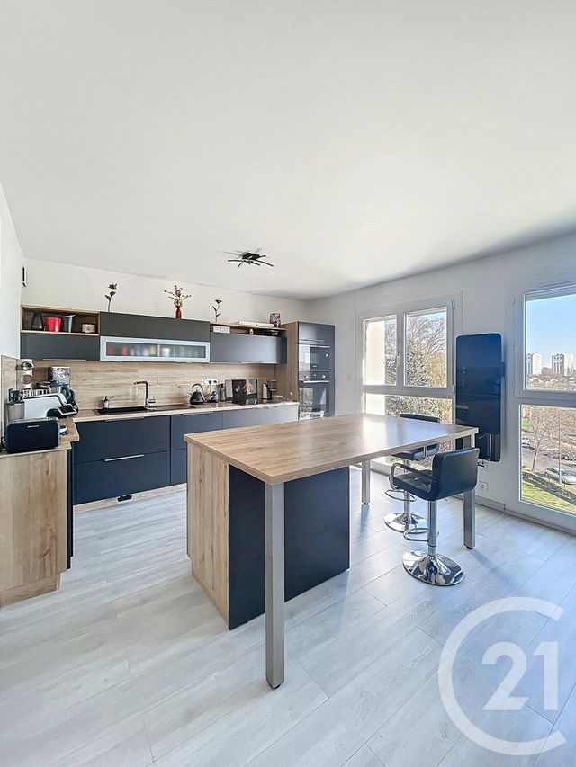 Appartement F5 à vendre - 5 pièces - 93.21 m2 - CLERMONT FERRAND - 63 - AUVERGNE - Century 21 Stéphane Roume Immobilier