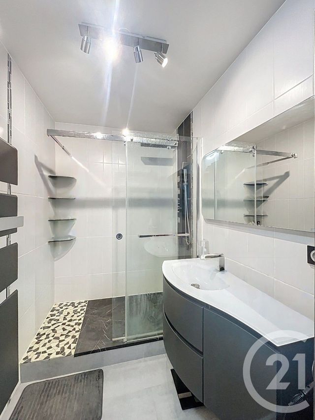 Appartement F5 à vendre - 5 pièces - 93.21 m2 - CLERMONT FERRAND - 63 - AUVERGNE - Century 21 Stéphane Roume Immobilier