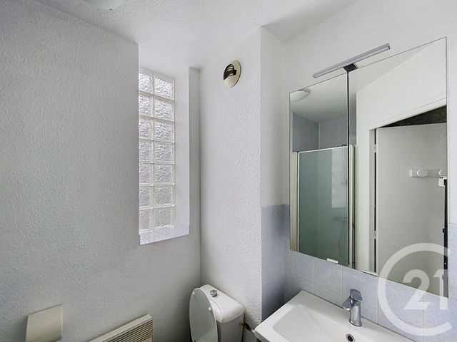 Appartement F1 à louer - 1 pièce - 19.0 m2 - CLERMONT FERRAND - 63 - AUVERGNE - Century 21 Stéphane Roume Immobilier