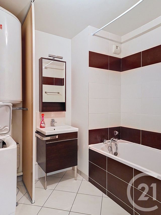 Appartement T2 à vendre - 2 pièces - 50.41 m2 - CLERMONT FERRAND - 63 - AUVERGNE - Century 21 Stéphane Roume Immobilier