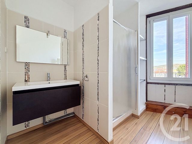 Appartement F2 à vendre - 2 pièces - 56.77 m2 - CLERMONT FERRAND - 63 - AUVERGNE - Century 21 Stéphane Roume Immobilier