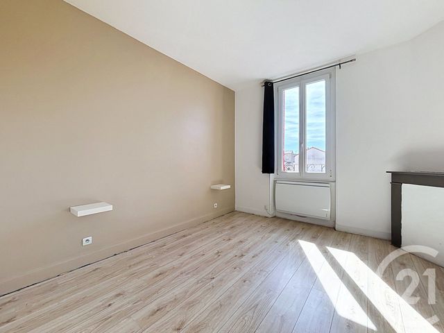 Appartement F2 à vendre - 2 pièces - 56.77 m2 - CLERMONT FERRAND - 63 - AUVERGNE - Century 21 Stéphane Roume Immobilier