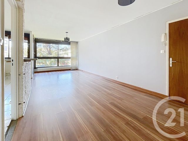 Appartement F2 à louer - 2 pièces - 57.83 m2 - CLERMONT FERRAND - 63 - AUVERGNE - Century 21 Stéphane Roume Immobilier