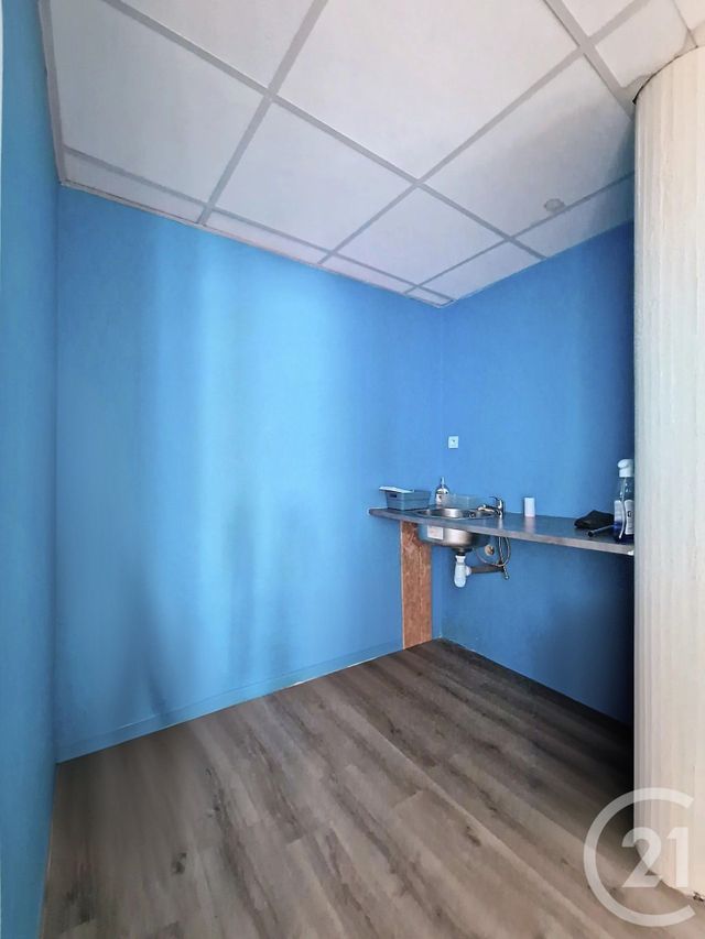 Appartement Local à vendre - 4 pièces - 96.81 m2 - CLERMONT FERRAND - 63 - AUVERGNE - Century 21 Stéphane Roume Immobilier