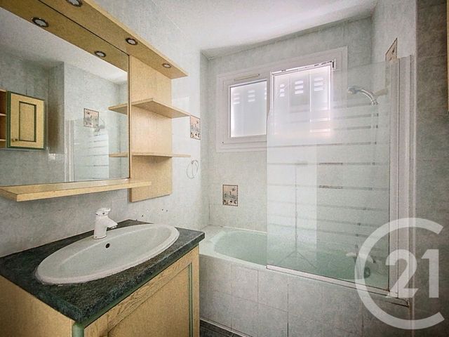 Appartement F2 à louer - 2 pièces - 45.7 m2 - CLERMONT FERRAND - 63 - AUVERGNE - Century 21 Stéphane Roume Immobilier