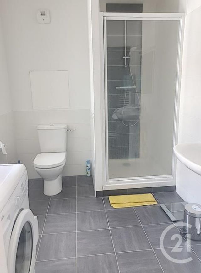 Appartement F3 à louer - 3 pièces - 52.39 m2 - CLERMONT FERRAND - 63 - AUVERGNE - Century 21 Stéphane Roume Immobilier