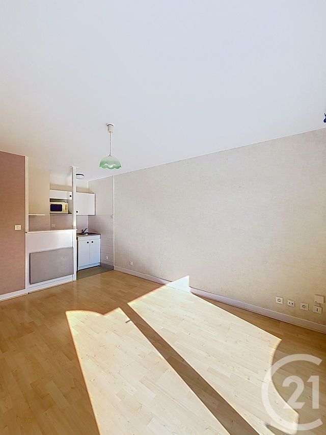 Appartement F1 à vendre - 1 pièce - 23.0 m2 - CLERMONT FERRAND - 63 - AUVERGNE - Century 21 Stéphane Roume Immobilier