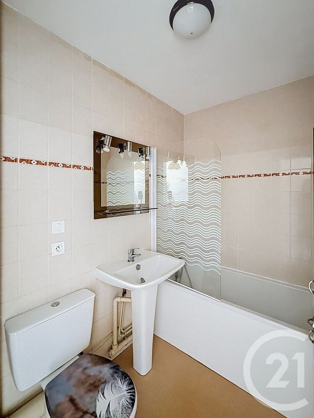 Appartement F1 à vendre - 1 pièce - 23.0 m2 - CLERMONT FERRAND - 63 - AUVERGNE - Century 21 Stéphane Roume Immobilier