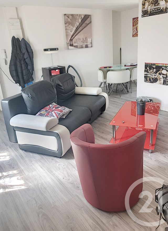 Appartement F2 à louer - 2 pièces - 50.65 m2 - CLERMONT FERRAND - 63 - AUVERGNE - Century 21 Stéphane Roume Immobilier
