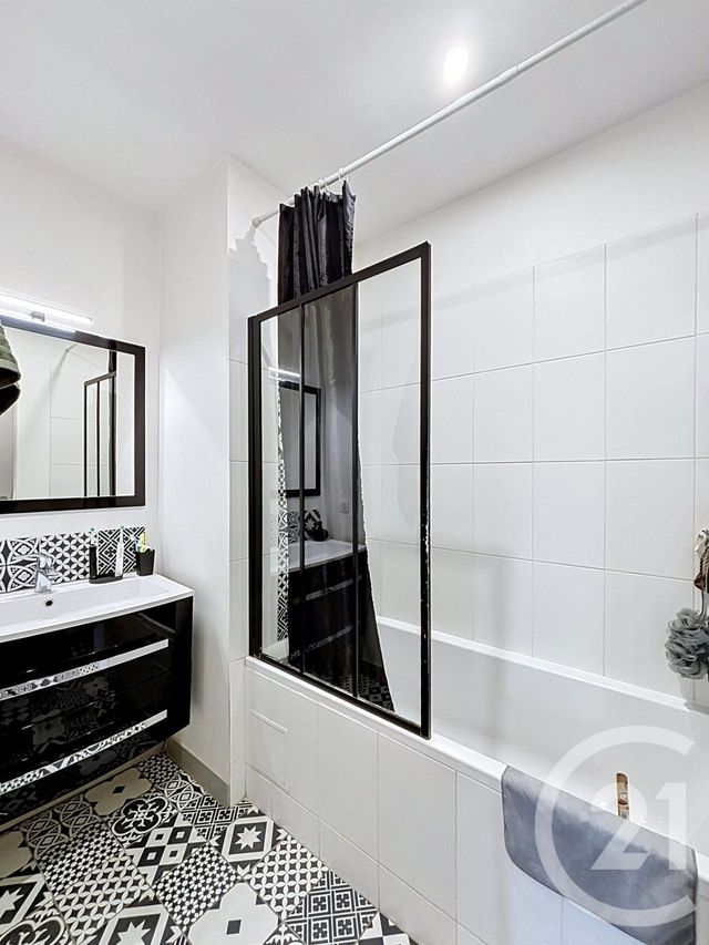 Appartement F3 à vendre - 3 pièces - 58.0 m2 - CLERMONT FERRAND - 63 - AUVERGNE - Century 21 Stéphane Roume Immobilier
