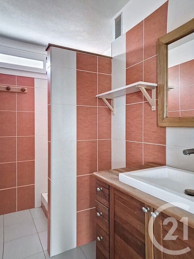 Appartement T4 à vendre - 4 pièces - 82.27 m2 - CHAMALIERES - 63 - AUVERGNE - Century 21 Stéphane Roume Immobilier