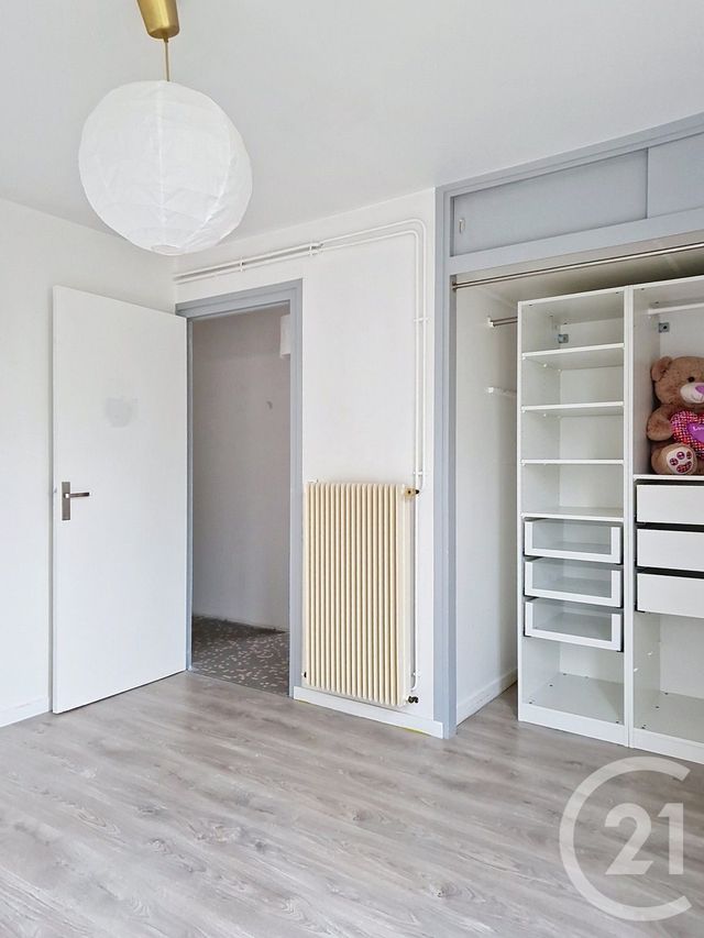 Appartement T4 à vendre - 4 pièces - 82.27 m2 - CHAMALIERES - 63 - AUVERGNE - Century 21 Stéphane Roume Immobilier