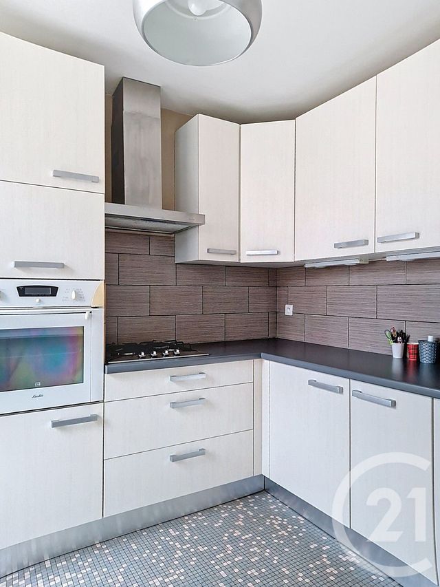 Appartement T4 à vendre - 4 pièces - 82.27 m2 - CHAMALIERES - 63 - AUVERGNE - Century 21 Stéphane Roume Immobilier