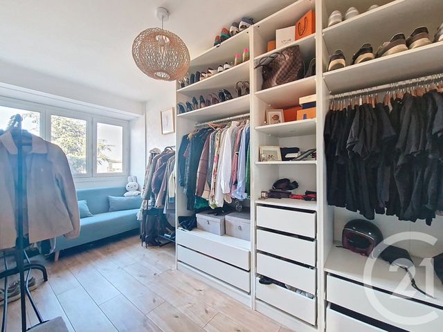 Appartement T3 à vendre - 3 pièces - 65.08 m2 - CHAMALIERES - 63 - AUVERGNE - Century 21 Stéphane Roume Immobilier