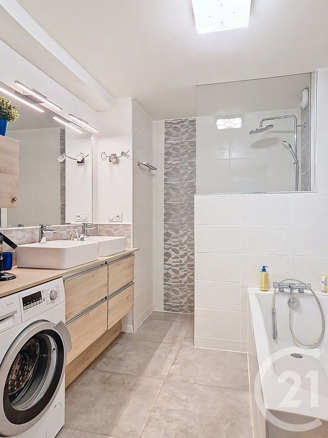 Appartement T4 à vendre - 4 pièces - 80.19 m2 - CLERMONT FERRAND - 63 - AUVERGNE - Century 21 Stéphane Roume Immobilier