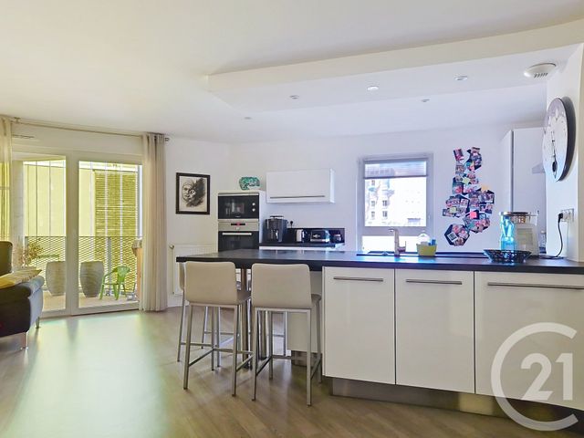 Appartement T4 à vendre - 4 pièces - 80.19 m2 - CLERMONT FERRAND - 63 - AUVERGNE - Century 21 Stéphane Roume Immobilier