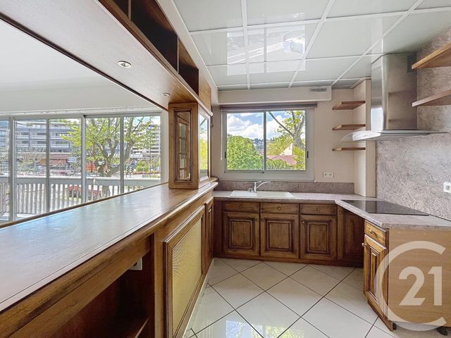 Appartement F2 à louer - 2 pièces - 47.39 m2 - CHAMALIERES - 63 - AUVERGNE - Century 21 Stéphane Roume Immobilier