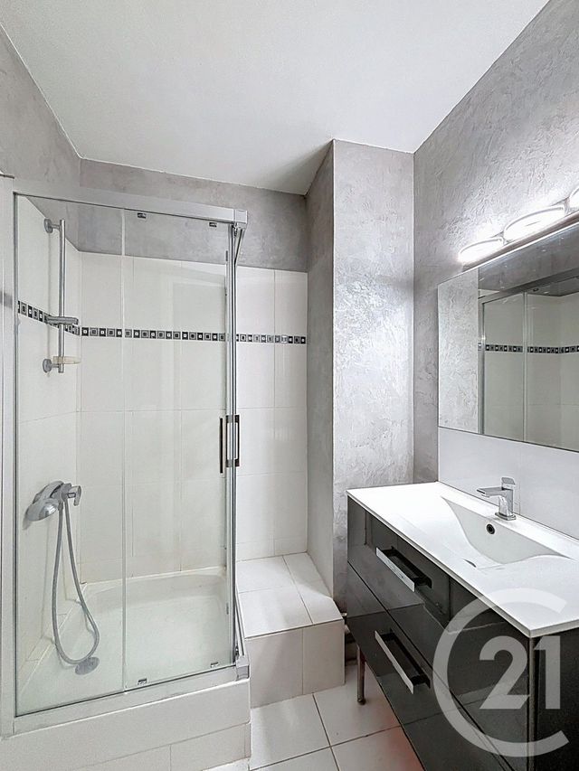 Appartement F3 à vendre - 3 pièces - 59.78 m2 - CLERMONT FERRAND - 63 - AUVERGNE - Century 21 Stéphane Roume Immobilier