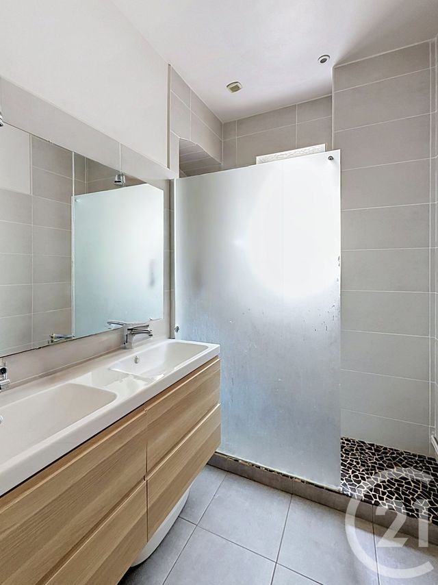 Appartement F4 à vendre - 5 pièces - 105.01 m2 - CLERMONT FERRAND - 63 - AUVERGNE - Century 21 Stéphane Roume Immobilier