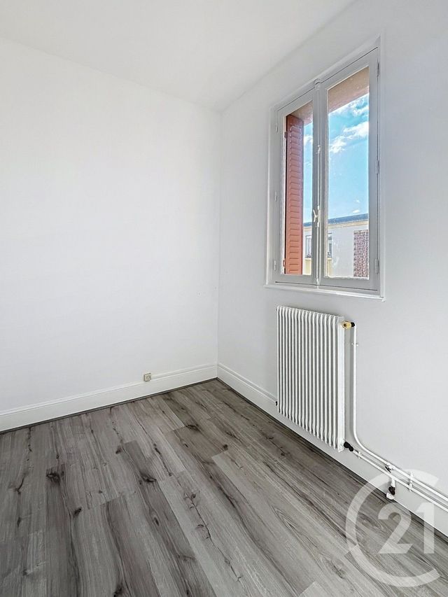 Appartement F1 bis à louer - 2 pièces - 27.87 m2 - CLERMONT FERRAND - 63 - AUVERGNE - Century 21 Stéphane Roume Immobilier